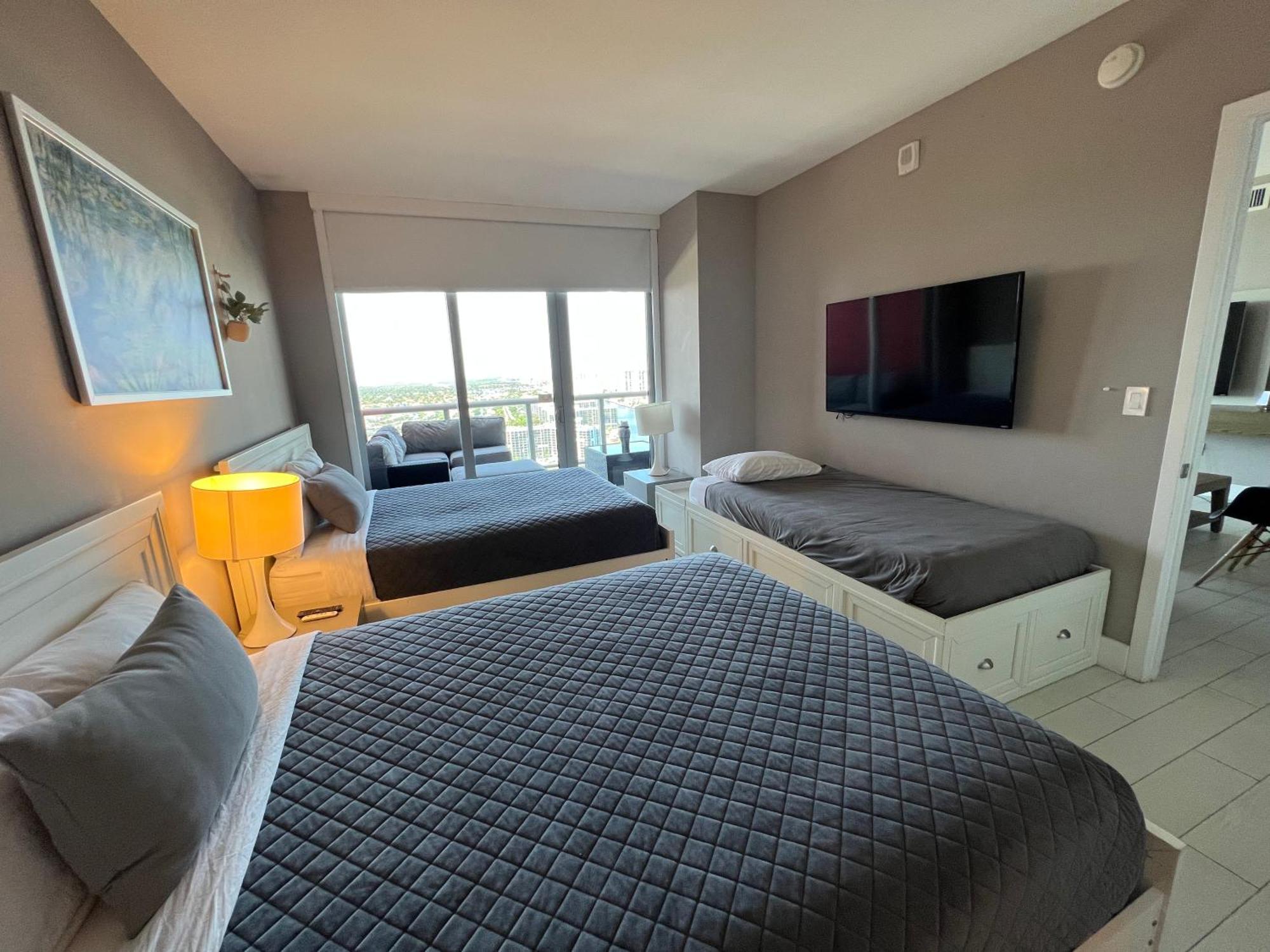Mvr Apartments At Beachwalk Resort Hallandale Beach Exterior foto