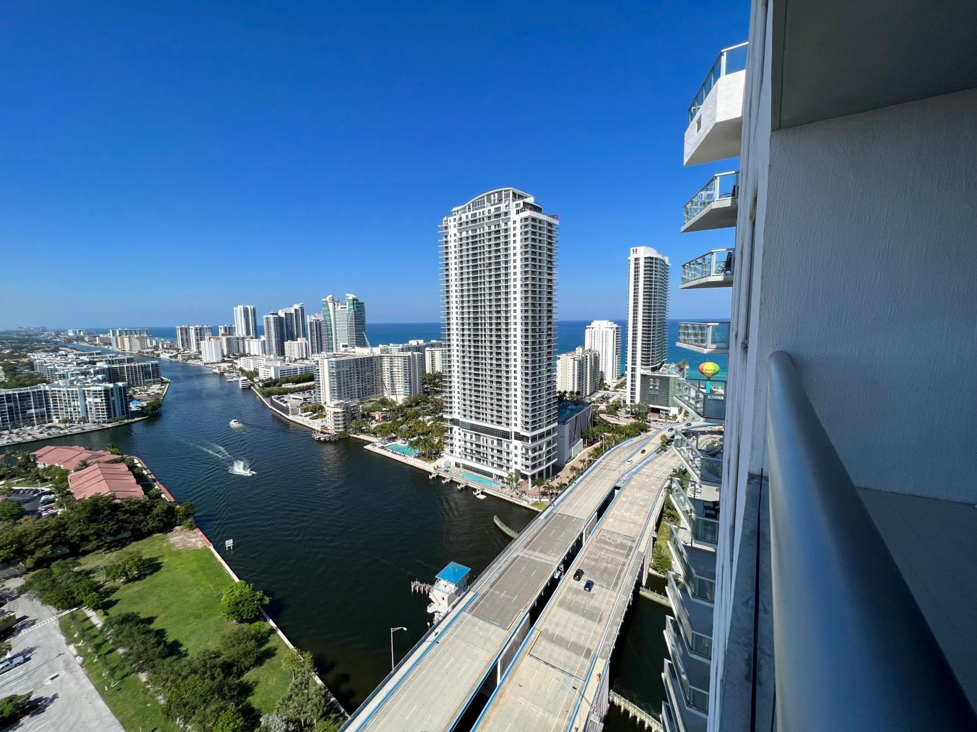 Mvr Apartments At Beachwalk Resort Hallandale Beach Exterior foto